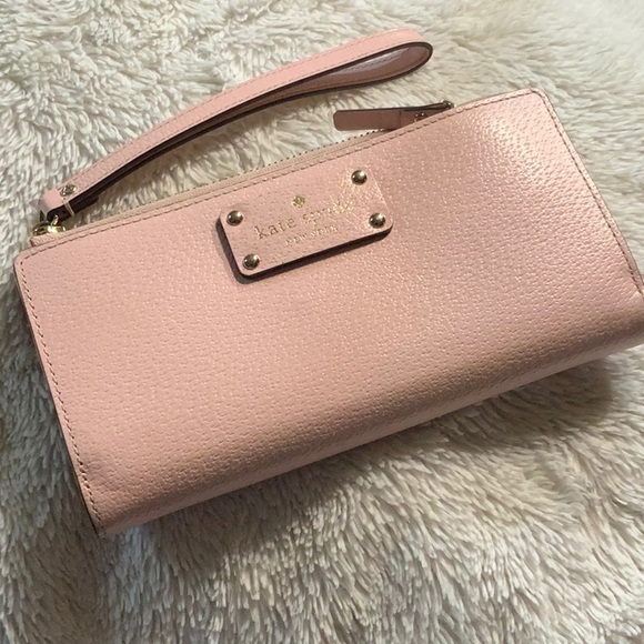 kate spade Handbags - Sale! ♠️ Kate Spade Wellesley wristlet/wallet♠️